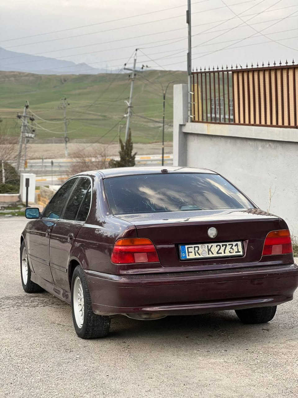 bmw
مؤديل 99مكينه 525
كيرمكينه به شرت سبوخ حيزام سقف بشرت 
منه فيست باكانه سعر 50محامله
سه وداش ده كم به ئافانتي 
***********
