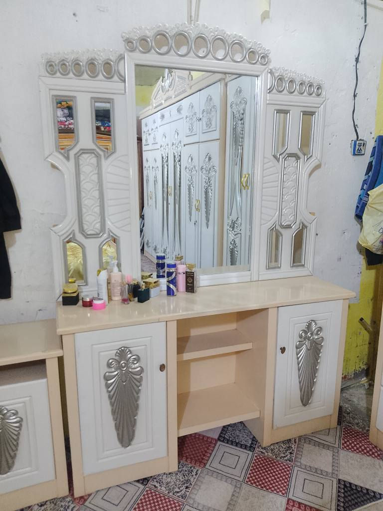 السلام عليكم عرفه عراقيه نجاره  تصميم تركي  6باب طابقين  نضيفه كلش مكاني ناصريه حي اريدو  ***********
