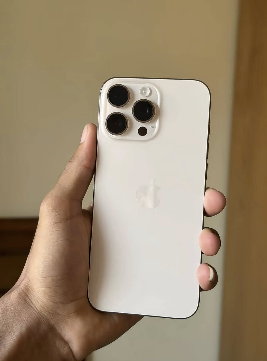 بعد السلام 
ايفون 16 برو ماكس 
نضافه 100% 
بطاريه 100
في حاله الضمان 
الاستفسار ***********
