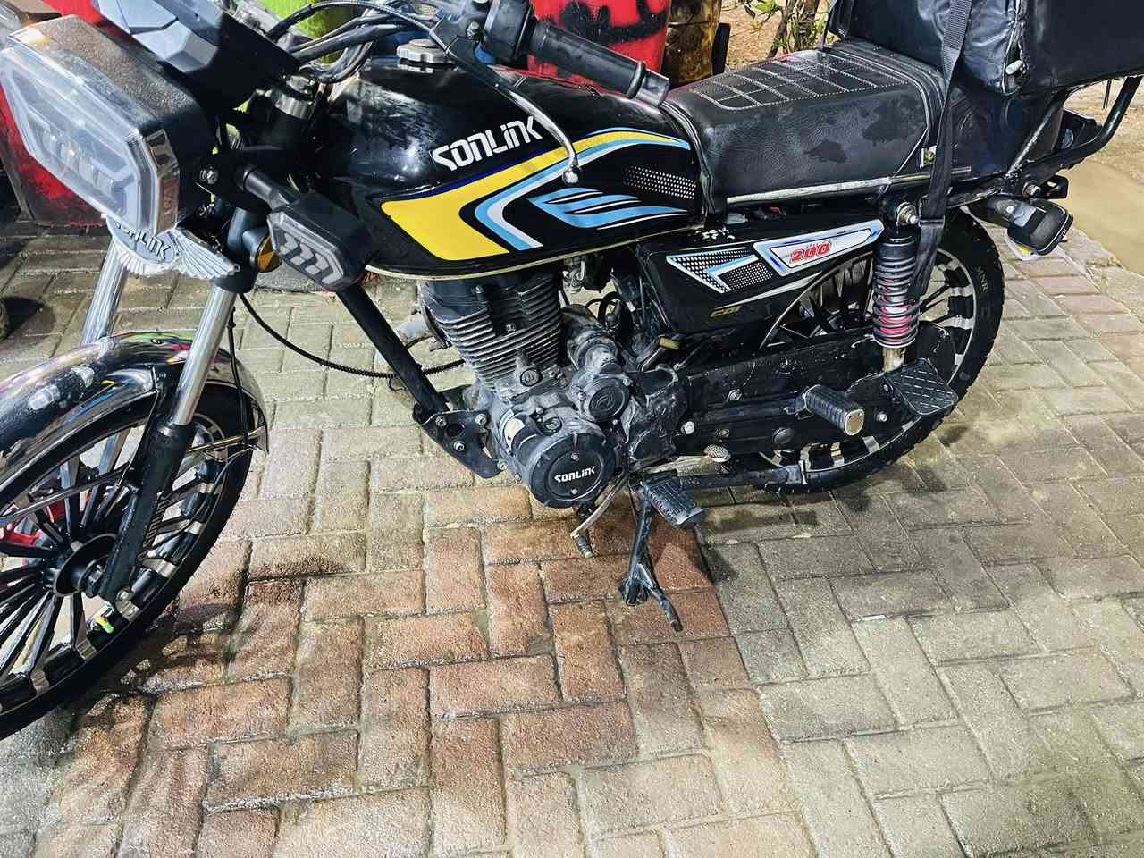 سلام عليكم للبيع دراجه إيراني مديل 2025 أوراق موجوده لدراجه كامله مابيها اي نقص بس شغله وحده لفج لأمامي مال لبريك فتحته ضميته وضاع بعد ما كليته بس هاي نقصها باقي بدراجه جديده 
سعرها 750 وبيها مجال عنواني بغداد الدورة *********** (واتساب +اتصال )
