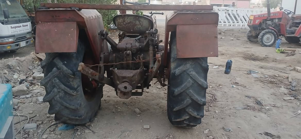 السلام عليكم
كاروبه عنتر للبيع موديل ٨٥ رقم وسنويه بدون تحويل مكفوله من محرك وكير واكسل وجهاز الرفع شرط الشغل شغاله سلف وباتري ولايت شغال باور ستيرن وبريك دهن تايراتها نص عمر مكينه مال جناي جاهزه للشغل 
السعر ( ٣ مليون ونص) وببها مجال للشراي 
للاستفسار الاتصال على الرقمين 
***********
***********
المكان /  كربلاء  _.   طوريج

