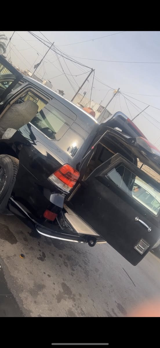 لاندكروز درع 🛡️ 
مديل ٢٠١٣
محدثه بل كامل ٢١ 
سياره ما بيه اي نقص 
رقم جديد و هزه جديده
مذكور بل سنويه درع 
سياره كفاله من اي حادث 
كير مكينه كفاله 
مكينه ديزل 
مكان بغداد جديده 
رقمً سلمانيه 
رقم *********** 
سعر ٢٨٥
