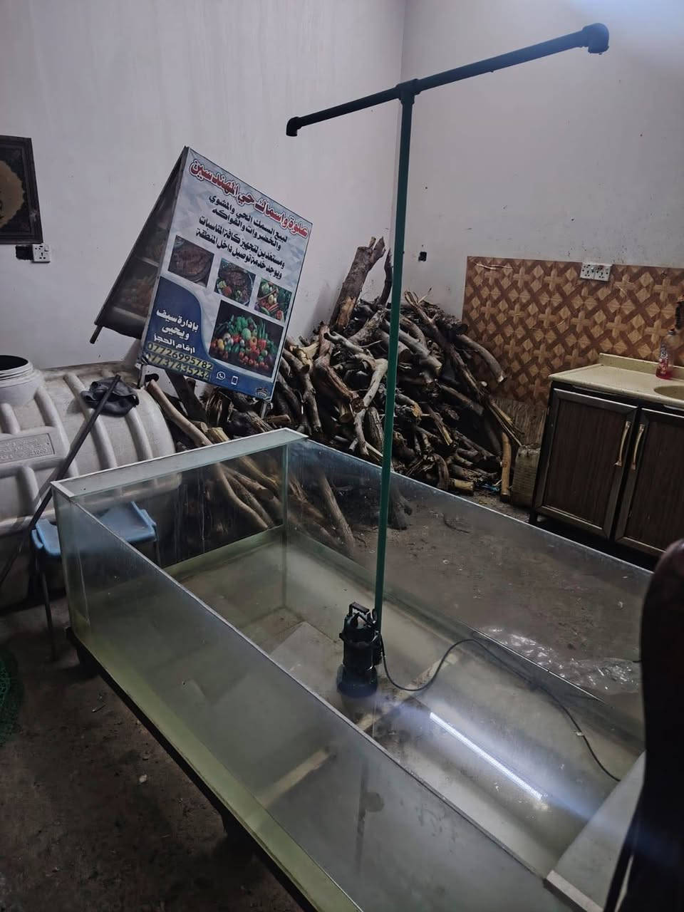 السلام عليكم غراض محل شوي اسماك للبيع كلمن وسعرة شواية وطباكات وحوض عرض اسماك وميز *********** مكاني بغداد
