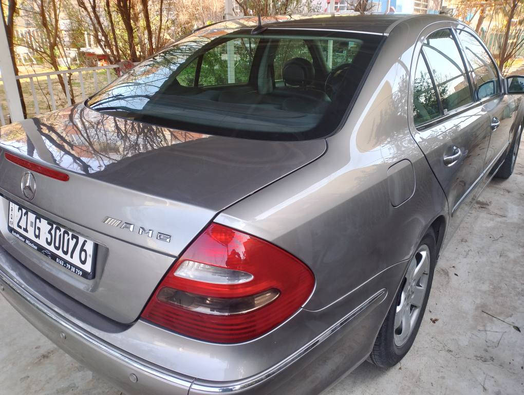 بسم الله الرحمن الرحيم : سيارة صنف w11 AMG موديل ٢٠٠٣ نظيفة جدا استخدام عائلي جاهزة من كل النواحي عدا صبغ البنيد دون تأثير على أجزاء السيارة مسجلة باسمي الاتصال *********** و .٧٧٤٠١٢٠٣٥٦ السليمانية, العراق
