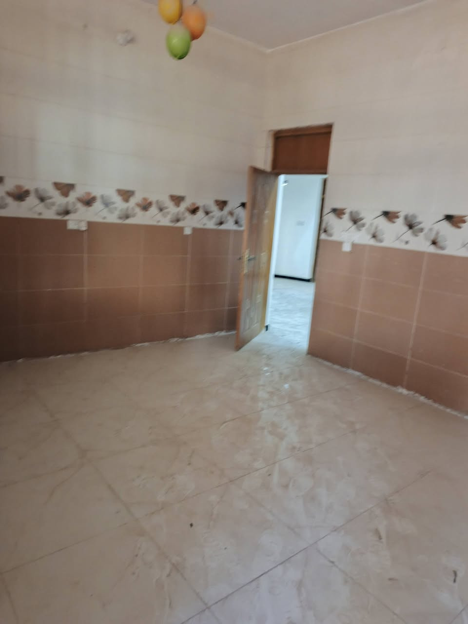 للبيع بيت طابو صرف حي الجامعه خلف مكتب محمد نوري المساحه 250م يقع على ساحه خضراء طابق واحد كونكريت يحتوي على غرفتين نوم صاله براني مطبخ استقبال صحيات للاستفسار مراجعة مكتب الساقي للعقار حي الجامعه مقابل عامود 588 ع الشارع العام مباشر قرب شارع 20
الاتصال ع الارقام 
***********

***********
