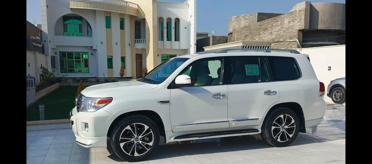 السلام عليكم
لاندكروزر  GXR
موديل 2008
محدثه 2015
حداديه 
تخم تاير جديد 
سياره كلش نضيفه 
 مكان سياره الانبار 
رقم بغداد 
سعر 260 ورقه  و بيه مجال 
***********
***********
