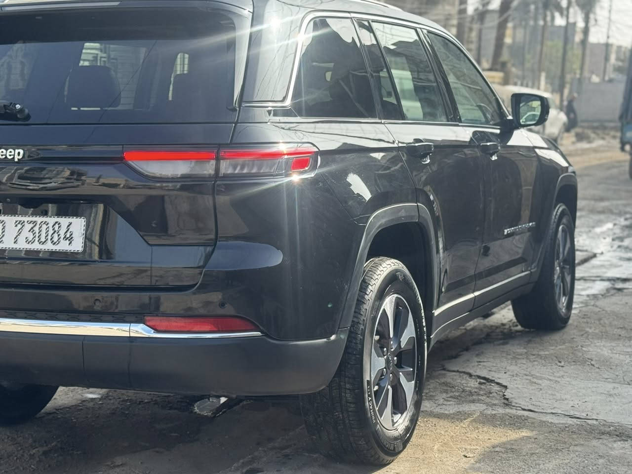 JEEP GRAND CHEROKEE HYBRID 2024
جيب هايبرد 2024 لون اسود مواصفات لمتد بانوراما بلكن شحن منزلي يمشي 45كيلو

مواصفات صندوق  كهرباء  شاشتان عرض وحدة امام الراكب ومواصفات اخرى

الحادث موضح بالصور تبديل باب نفس الون والباقي بارد بدون صبغ ماعدة  شوية بلدوسة مثل ماموضح  باحد الصور 

السيارة دخول نهاية 2025 مرقم باسمي 

ماشية 37الف ميل باقي على مشي امريكا ما مشت بلعراق ١٠٠ او ٢٠٠كيلو

مكان السيارة بغداد الدورة

للاتصال والاستفسار  على الرقم *********** واتساب متوفر

للبيع بدون مراوس

السعر 296 وبيهة مجال بسيط
