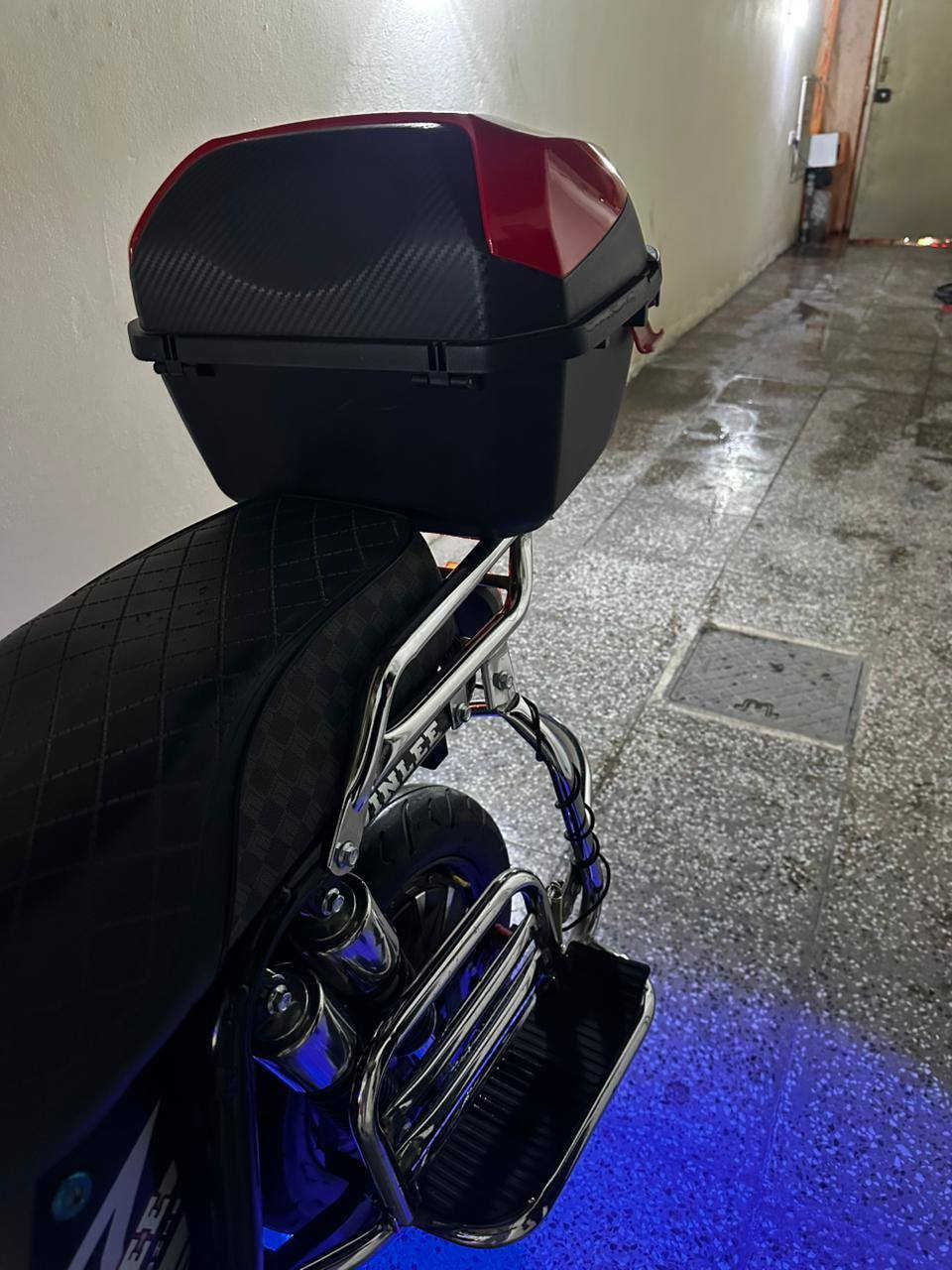 سلام عليكم دراجه شحن نوع هارلي  دراجه مستخدمه ع فحص كلها كامله  تجي وشوف بعينك  وصل شراء موجود بسمي مواصفاتها 👍

موديل 2025

بطاريات 6 دبل كبار  

السرع 4

السرعه 90 
دبل إشاره امامي وخلفي 

رجوع الخلف نضام R

لايتات عالي ناصي 

دراجه تحمل اوزانً عاليه 

بريكات دهن دسكات هدروليك 

تشغيل عن بعد 

جهاز إنذار السرقه 

قفل ستيرن 

ستاندات 2 
تعليق + صفح 
دراجه جاهزه
سعر 600 بيها مجال
بغداد حي الجامعه
***********
