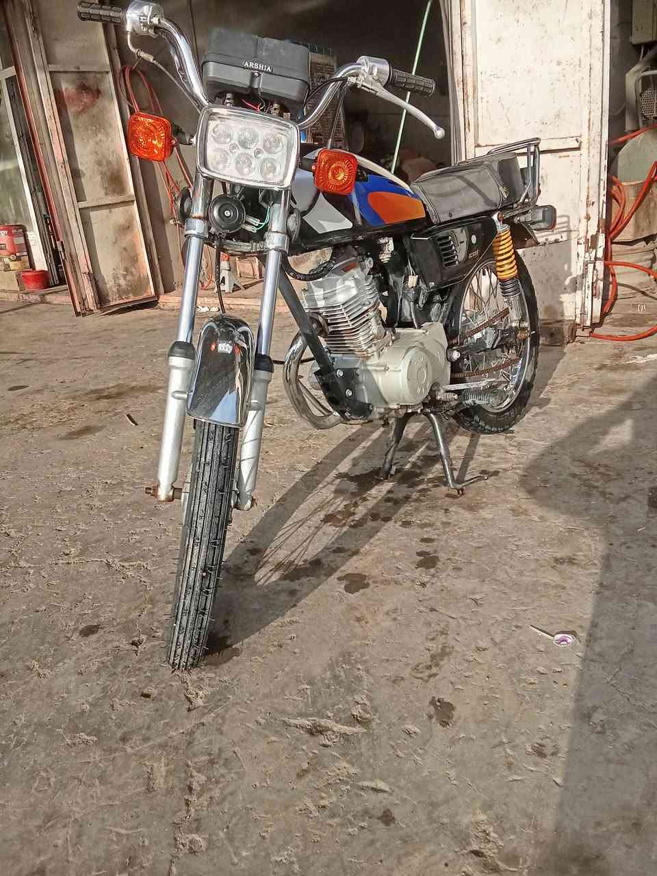 سلام عليكم دراجه للبيع تعمير كله جديد الشاصي 14 والمكينه 22سعر خص ***********
