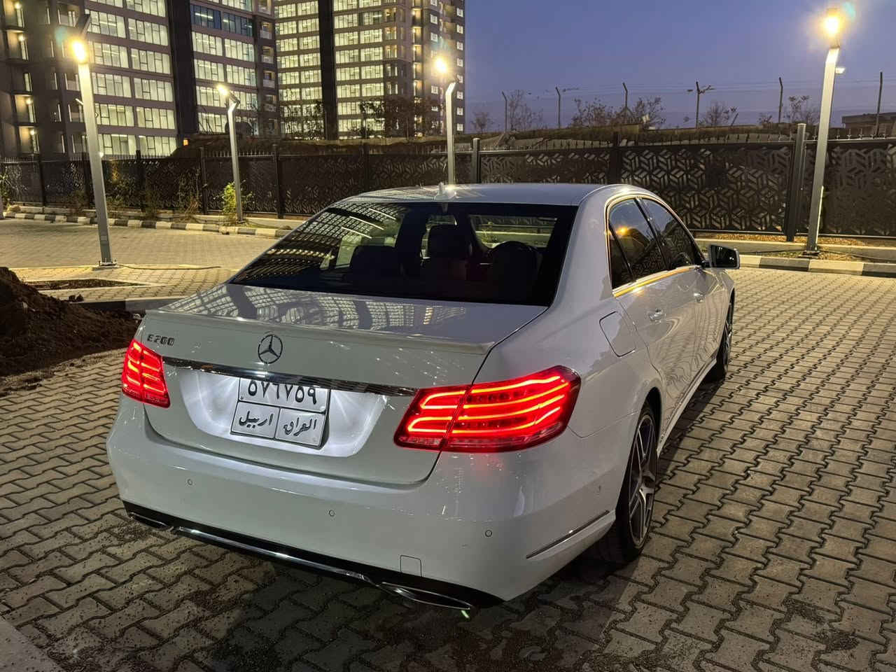 السلام عليكم من رخصة الإدمن المحترم
مارسيدس E200 محرك 274 موديل 2014
وارد الماني بصمتين فول عدا الفتحه 
سيارة بسمي رقم جديد أني جبته من أربيل 
أوتو ستوب 
أوتو بارك 
أوتو هولد
حساس 360 درجة 
رادار تحديد مسار 
لايت داينمك يصعد وينزل يفتر مع الاستيرن 
كير 7 نمر تعليگ + شفتات بالاستيرن 
ثلاتة انظمة قيادة اسبورت إيكو وعادي 
مقاعد كهرباء مع تدفئة 
العدة كامله أرضيات أصليه مع حقيبة كتلوك وحقيبة الاسعاف الاولية وشبكة 
بعد بيه مواصفات المعروفه بالمارسيدس 
كير محرك على وضع الشركة برغي ممفتوح 
سيرفس كامل بسياره ع ايدي مال جناي 
بدون اي قطعه صبغ / صفر مسج 
حادث صندوق مبدل بالمانية مو بالعراق شغل وكاله بدون صبغ داخله آكلين للعراق 
السعر 205 ورقه وبي مجال خابر وتدلل 
العنوان بغداد الجديدة ساحة ميسلون 
هاتف *********** بيه وات سابي
