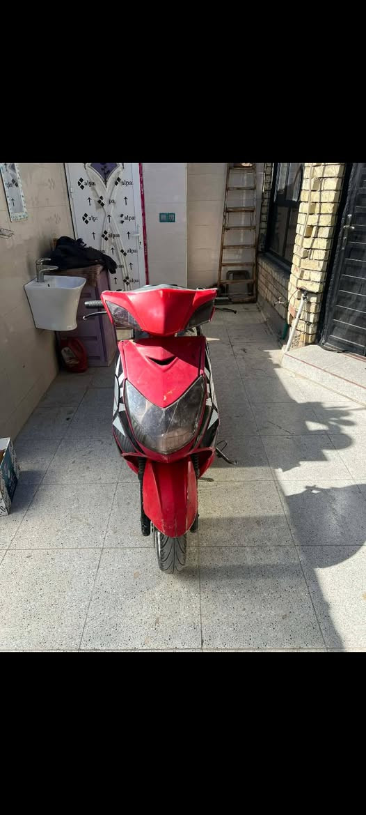 دراجة سكنس فحل نوزل دراجة حلوه وناعمه مكينه تخبل سعر 400وبيها مجال مراوس عادي رقمي ***********مكان بغداد الزعفرانية
