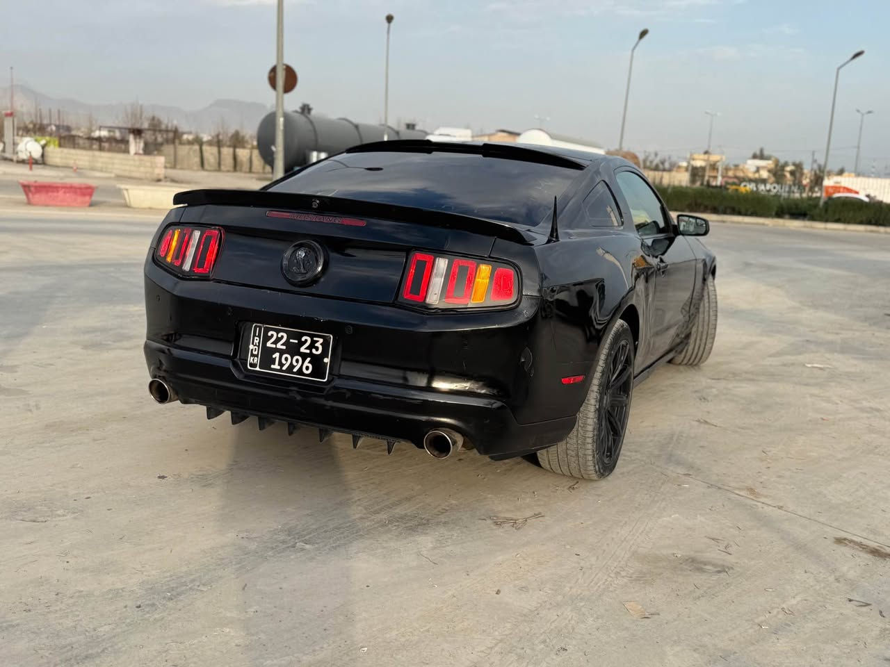 فۆرد مۆستانگ پریمیەم ٢٠١١
 ## بڕاوەیە ##
سەیارەکە فوول مواسەفاتە کوشن جلدو هیتەر گێڕ تۆماتیکو حادی پانۆراما بەس شوشەکەی سەقفی درزی تێدایە دەبێ بگۆڕدرێت ، سەیارەکە مەسرەفی کاملی کراوەو کاملی تووند کراوەتەوە .

***********

*********** وەتس ئەپی لەسەرە رانية, السليمانية
