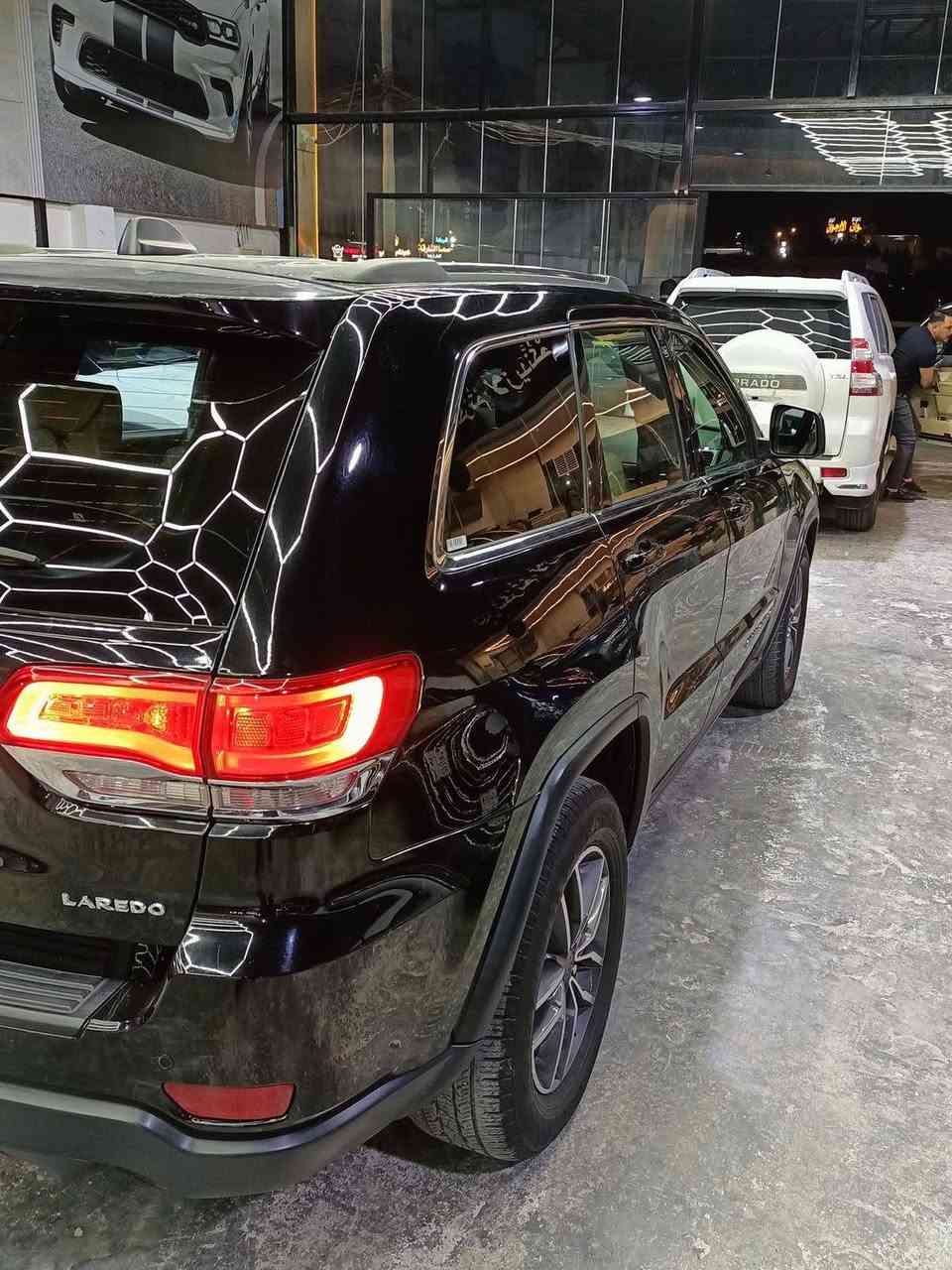 السلام عليكم جيب لاريدو للبيع مديل 18صبغ بنيد ودعامية نفسهن بدون تبديل ماشيه 94ألف ميل رقم بغداد دولي باسمي سنوية وهزة جديدة حساس خلفي مع كامرا مع نظام اوتوستوب امامي وخلفي سيارة جاهزة وناعمة ونشطه بانزين عادي 215$للاتصال ***********واتساب موجود
