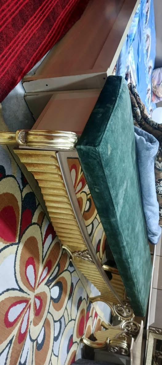 غرفه تركيه جديده مستعمله قليل اخذتها ب مليون وميتين بس مطلوب اريد ابيعها الله شاهد سعرها 700 وبيها مجال البصره الزبير ***********
