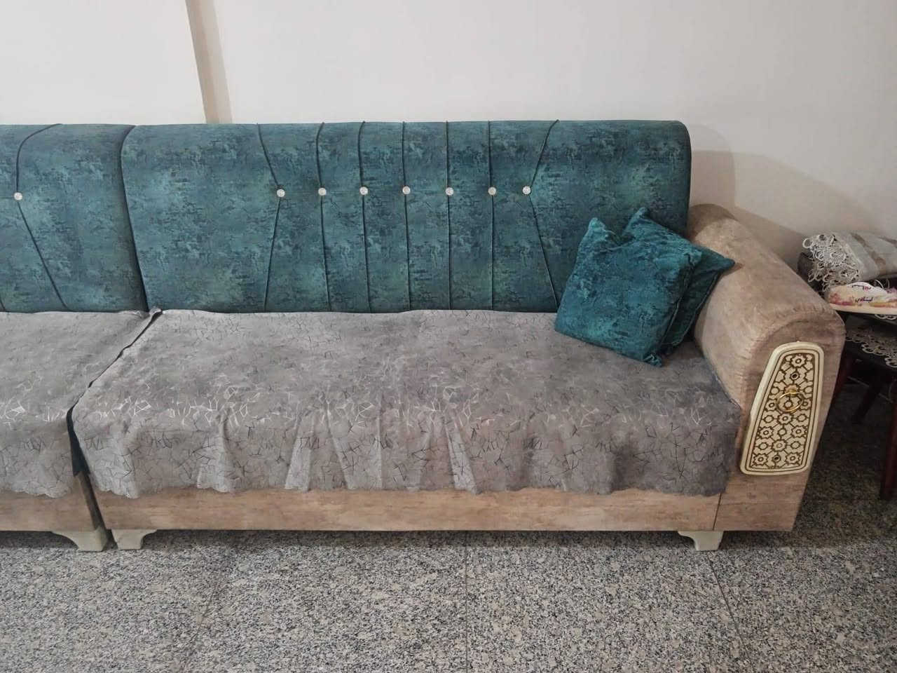 ديوان وغرفه 400 وبيهن مجال مكان سبع ابكار ***********
