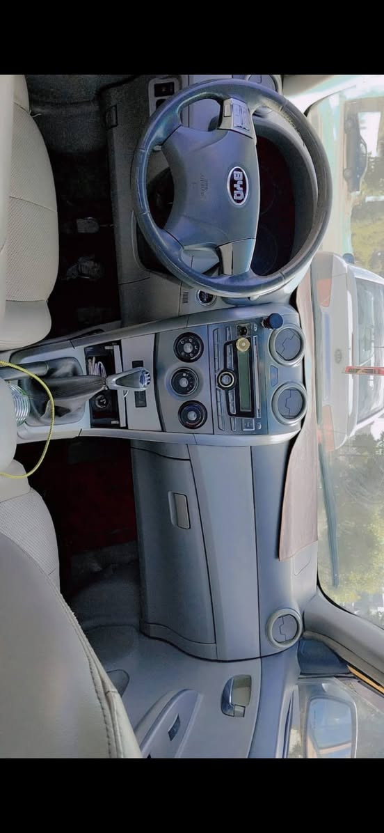 السلام عليكم بي واي دي 2013
سنوية بسمي لل 2031
مصفرة هيئة وغرامات 
رقم بغداد انكليزي
السعر 42 وبيهة مجال بسيط
هاتف ***********
