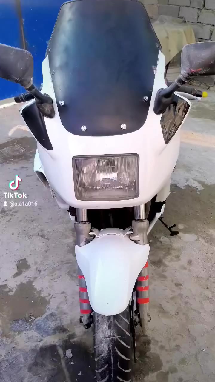 ياماها مروري حجم المكينه1200 للبيع  محرك شغال دراجة كهربائيات كله جاهزه محرك لاتنقيص لاتبخير السعر  1،250وبيه مجال لشراي مكانه حله قضاء القاسم ***********
