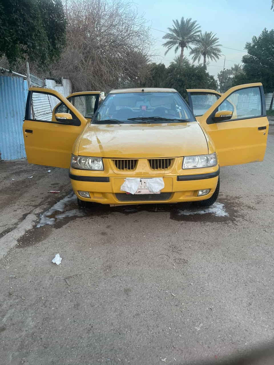 السلام عليكم سيارة سمند موديل 2011سيارة نضيفه كلش عل فحص مكينه وكير جديد داخل الغرفة كله جديد سعر32بيه مجال مكان بغداد الجادرية رقمي ***********
