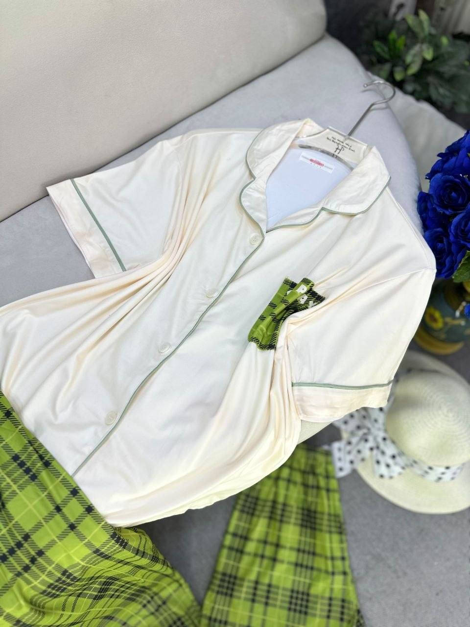 الكولكشن الصيفي  يبداً من هنا 
     تراك بيتي   . ترند الموسم    
الخامة قطن    صيفي   
الالوان كما معروض   
قياس : L XL XXL      
سعر 11 
كوالتي عالي الجودة


**إذا كنت صاحب هذا الإعلان وتريد حذفه لأي سبب، رجاءا أرسل رسالة إلى الدعم الفني**