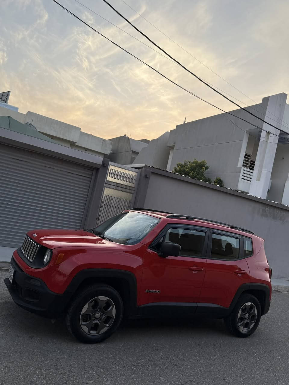 سيارة جيب رنكد امريكي 2017 
شرط كير محرك مكفوله صدر امامي خلفي جاهزها اربعه تايرات جددت ماشيه 66 سنويه وارقام جديده تحويل مباشر ضرر سطحي مرفق مع صوره بدون دواخل سعر 119 
***********
