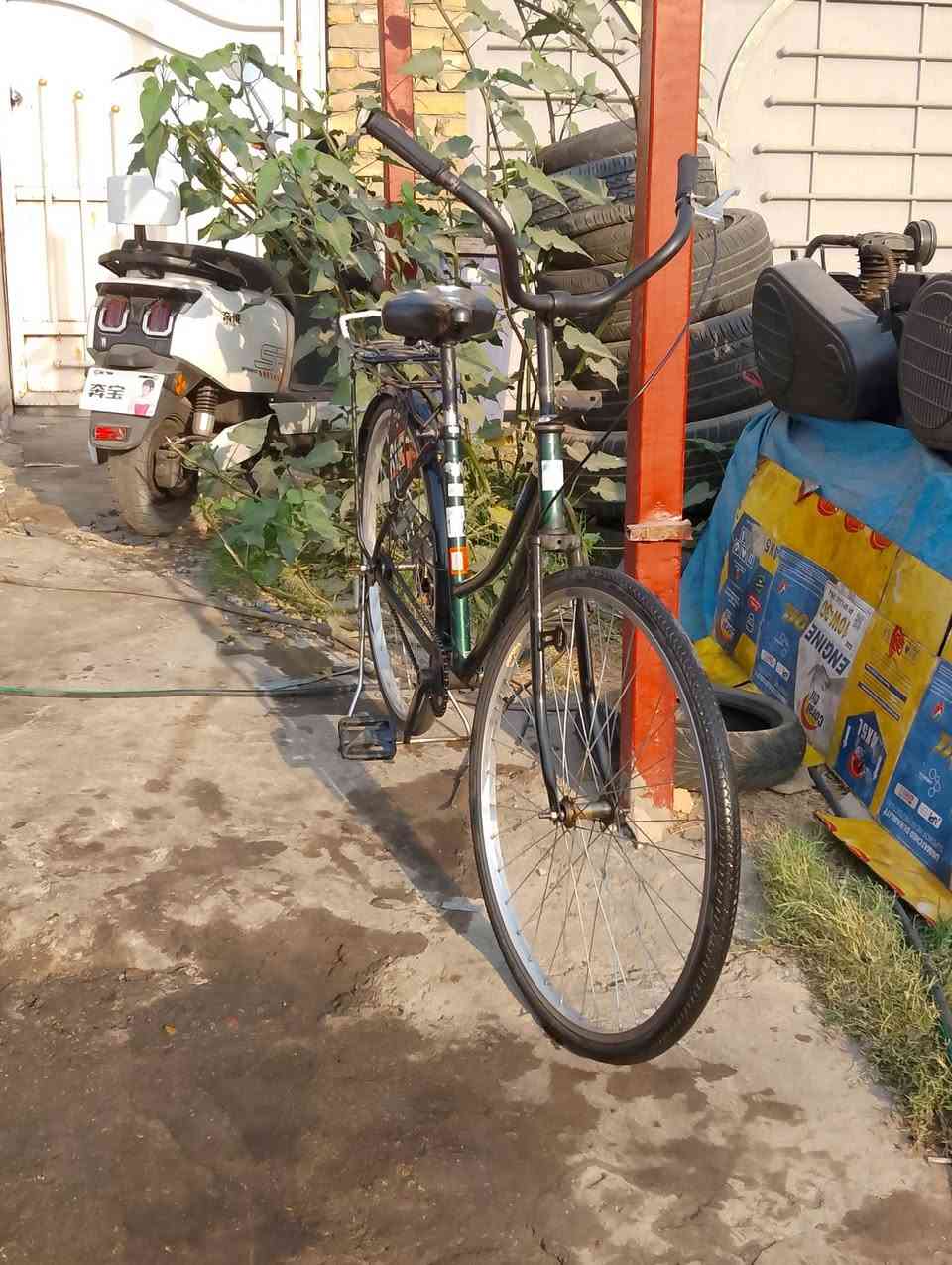 سلام عليكم بايسكل بناتي للبيع حجم26نضيف جاملغ امامي موجود وخلفي وبريك امامي موجودات البيسكل نقصه بس سيم واير خلفي سعره 80وبي مجال ‏‪0771 413 6893‬‏واتساب
