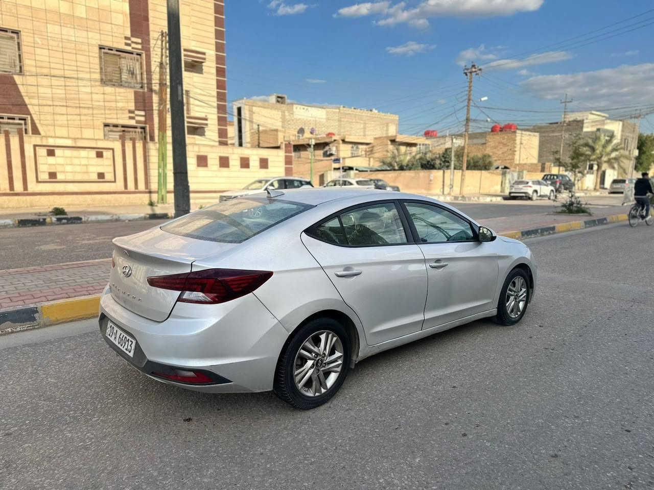 السلام عليكم *********** للبيع هواندي النتره موديل 2020 وارد أمريكي السعر (120) طخته جاملغ وبنيد بدون دواخل مواصفات السياره مكينه 2000 دوش رادارات بلمري شاشه كبيرة كامرا خلفيه تحكم ستيرن جهتين سايق آلي تبريد بيانو لايت زنون بكلايت لد ويل كب كروم مثبت سرعه مكينه وكير وحداديه تبريد وتخم تايرات بحاله ممتازه جدا جدا رقم كربلاء انكليزي تحويل مباشر مكان سياره في كربلاء
