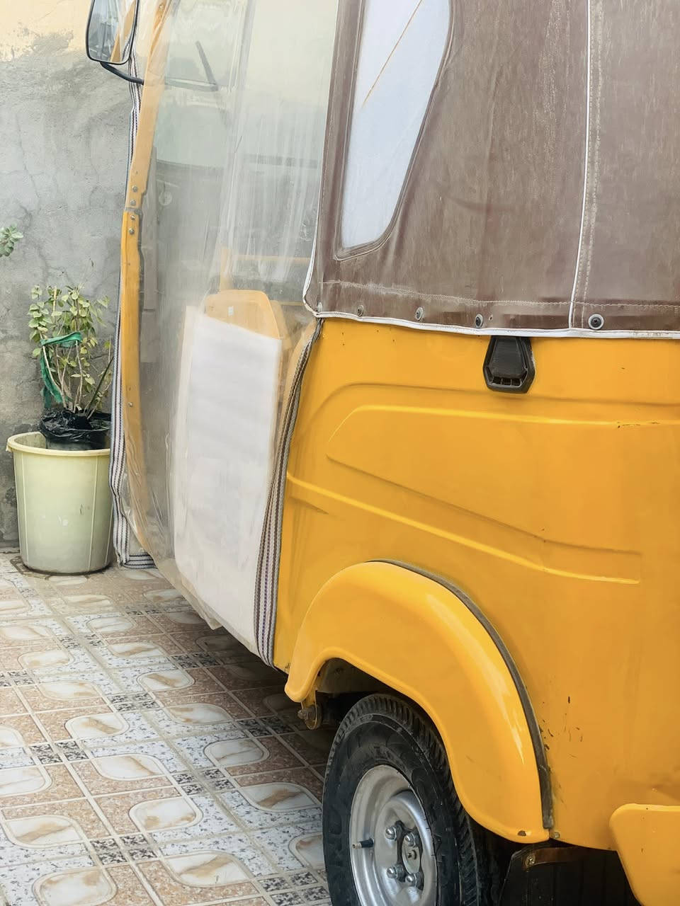 البيع تفاصيل داخل الصور
