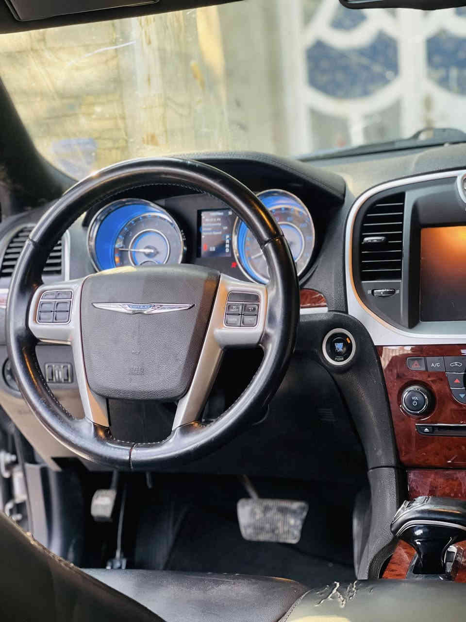 السلام عليكم للبيع فقط
كرايسلر اوباما 300 لون سلفري 2014 ادوات ادوات كصه جنطه دخول جديد بدون رقم ما متوم مواصفات نص فول غرفه جلد اسود تدفئه كشنات اماميه مكينه V6   3.6 كير طياره تحكمات استيرن شاشه جبيره مري كهرباء صاج عسلي جنطه بصمه ويا كروم 16 تايراته جدد لايت اوتو نفلكيشن خرايط جام اوتو سياره جديده وجاهزه وماشيه بل عراق ابد
سعر 62 وبي مجال مكان بصره قضاء المدينه 
***********
