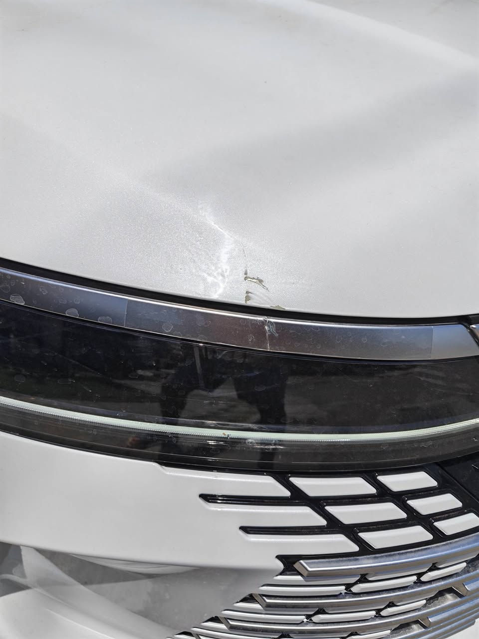 السلام عليكم BYD دستروير للبيع ٢٠٢٥ 
سياره ماشيه ٦٠٠ قابله للزياده 
السياره بيها طخه بالبنيد ومصلحها بس ممكحلها 
السياره بسمي 
السعر ٢٠ مليون وبيها مجال 
***********
