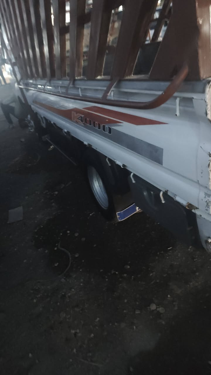 السلام عليكم هاي كيا فحل نظيفه السياره السياره مقفوله بس بيها ضربه باب السائق 2010 سياره قفلها 100 ماكينه ***********
