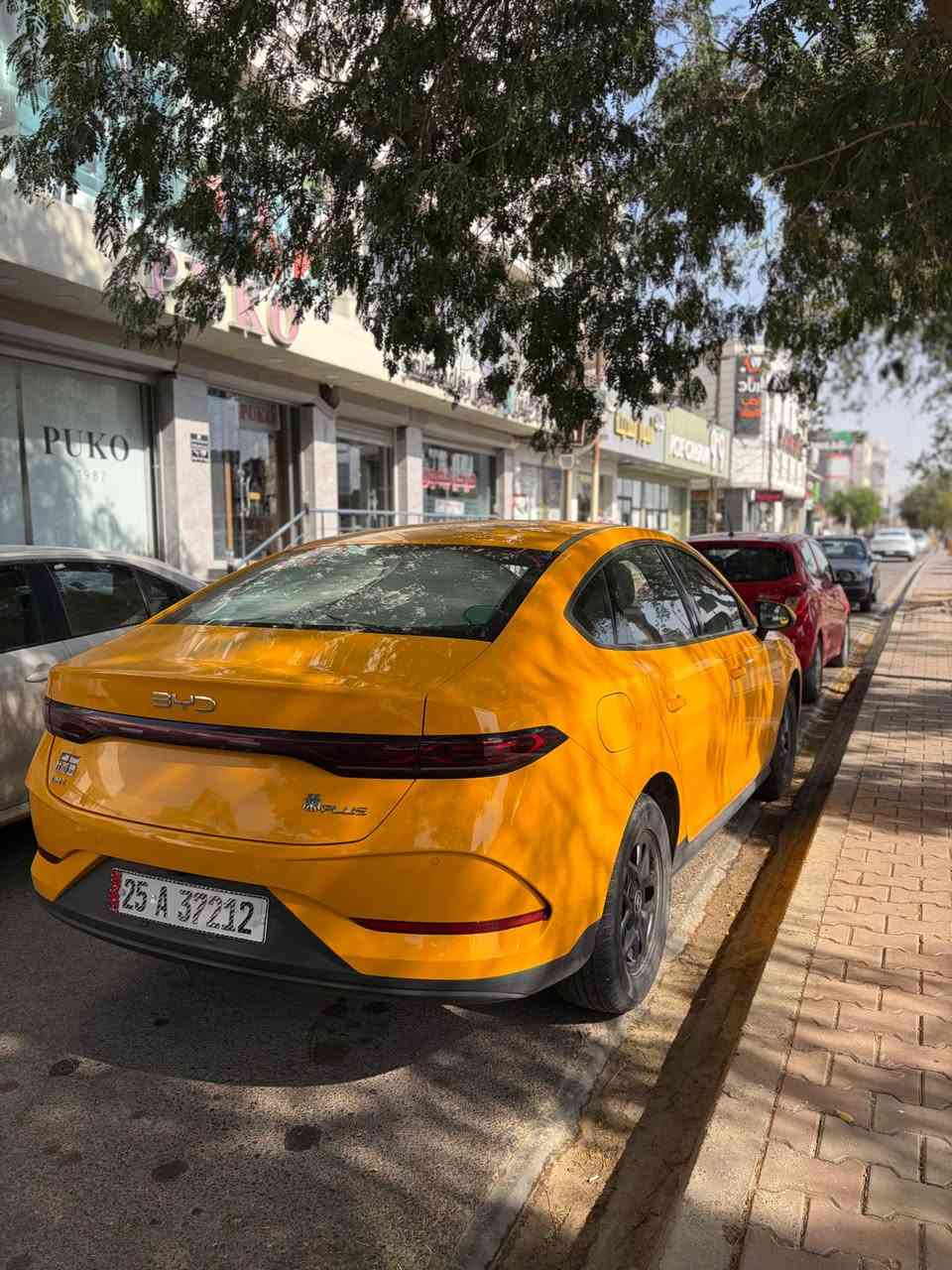 سلام عليكم بيع مستعجل سياره ماشيه 17الف ونص كلي محرك 6الف تقريبا سياره بيهه شخط مثل ماموضح بصوره باسمي تحويل وكاله هيئه غرامه كلهه بشرط 
مصروفه ع سياره من ناحيه كاعيات شاحن سريع دوشمه دشبول كلشي جاهزه اضرب سلف توكل مقدم ع بطاقه بانزين سعر قفل 130ورقه مابيهه دينار بعد 
رقمي *********** كركوك, العراق
