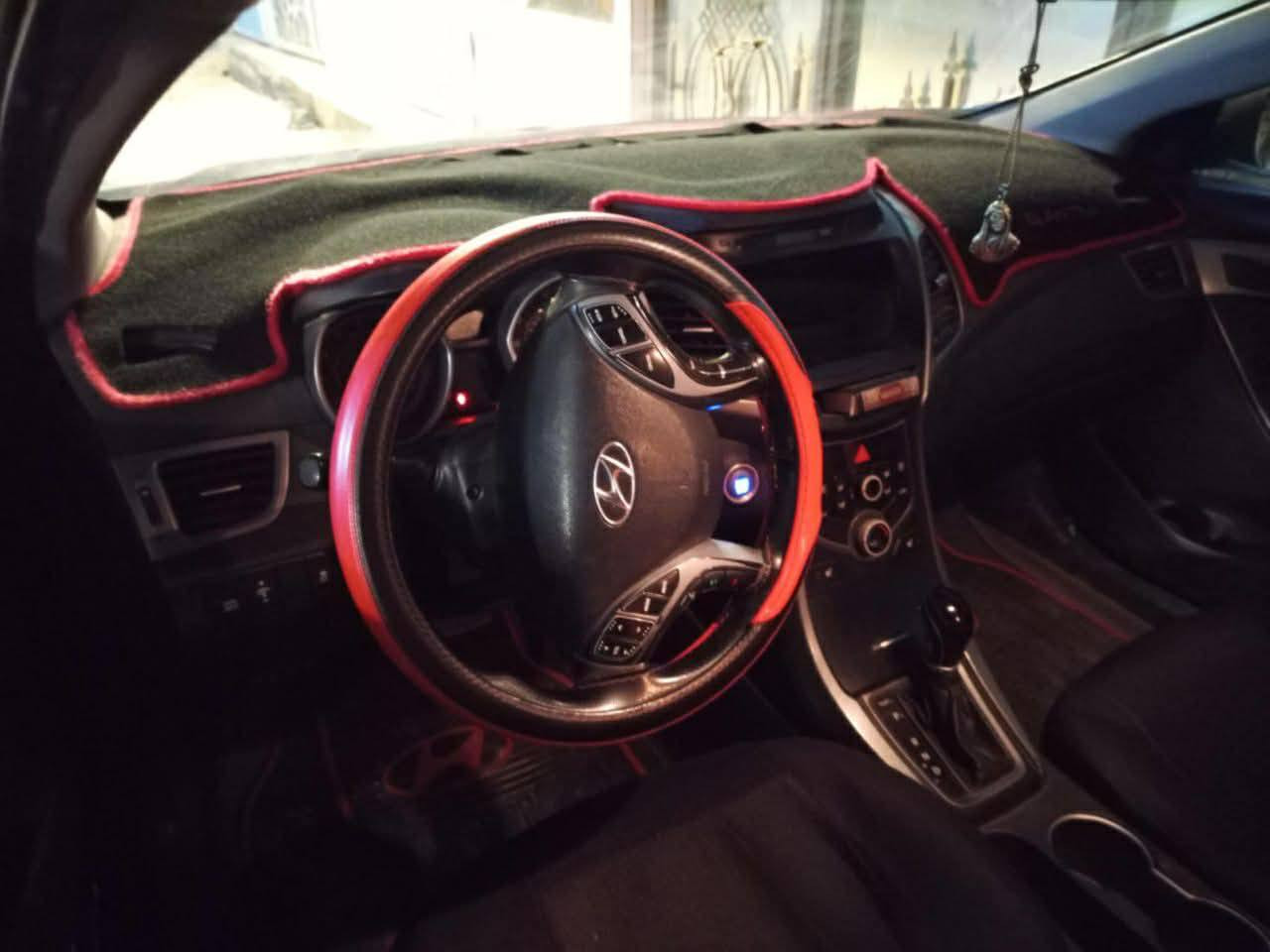 النترا أمريكي مضلع موديل 2016 لون جويتي 
فول مواصفات تحكم استيرن تشغيل بصمة فتحة 
في القمارة أشاير بالمرية بطارية جديدة سيارة حلوة بيها تبديل 
بابين وضبغ جاملغ وشخوط بسيطة 
سعرها 115وبيها مجال 
رقم الموبايل *********** ابو محمد
