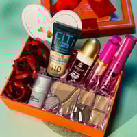 بوكس عيد الحب • مكياج ناعم • كارت معايدة