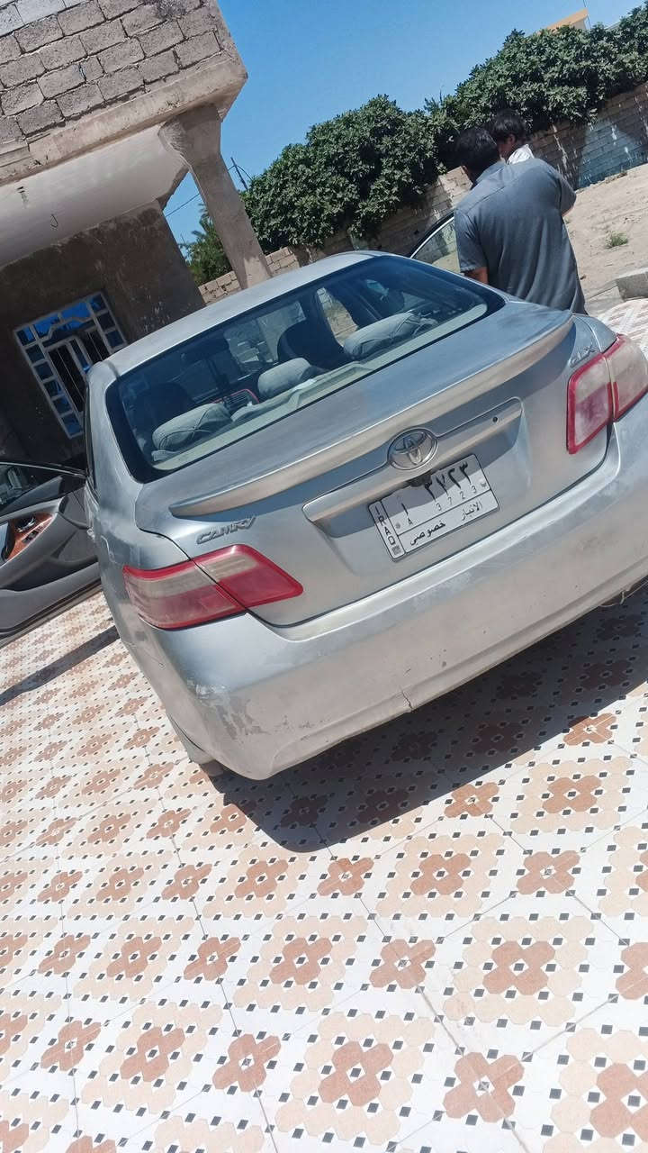 سلام عليكم من رخصت الدمن كامري خليجي موديل 2007 محرك 2400كير خير من الله مصبوقه حزام بيه ضربه بقبق البانزين بدون دواخل سياره بسمي تحويل ثاني يوم بيه اثر جراد كلش بصيط سعر 77وبيه مجال مكاني الانبار رمادي  ترهم مراوس حسب القناعه  رقم الهاتف ***********
