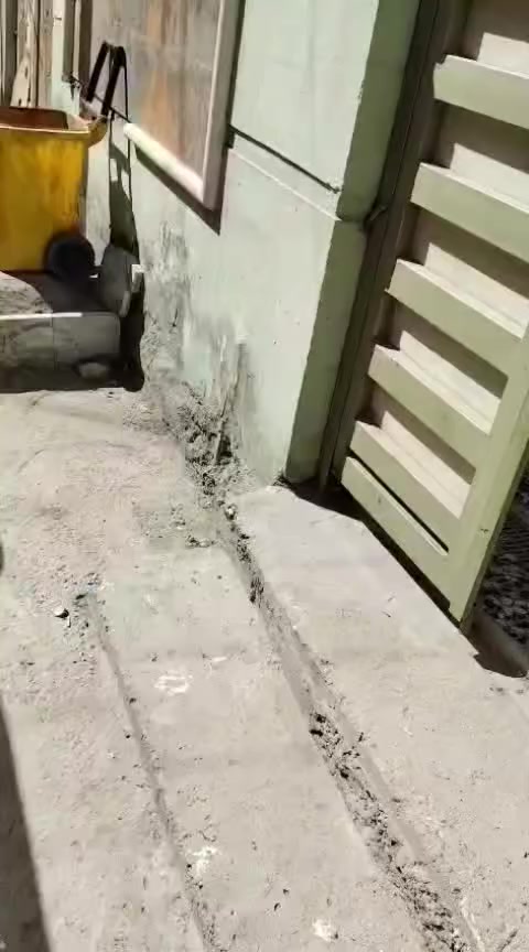 سلام عليكم دار للبيع
المساحه 100متر  طابق ونص
طابق لاول استفبال وغرفه نوم  وباقي الخدمات
الطابق الثاني غرفه  نوم وخدمات 
موقع ضياء الحلفي 
للاستفسار الاتصال
***********
