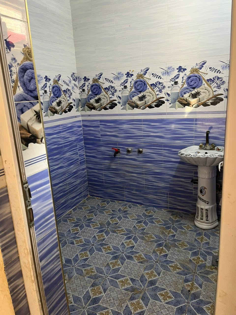 #بيت_للأيجار
سلام عليكم
يُعلن مكتب مصطفى الجنابي للعقار عن توفر بيت للأيجار في حي الأمين مقابيل سكلة الأخلاص يحتوي على غرفتين وصاله واستقبال ومطبخ وصحيات طابقين
الايجار 250 قفل
للأستفسار مراجعة مكتب مصطفى الجنابي للعقار
او الاتصال على
***********
