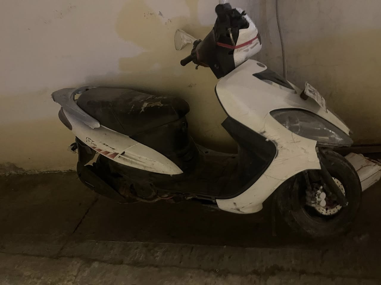 السلام عليكم سايم 140للبيع 2019 ناقصه بس كفرات الدراجه مكينه نضيفه  بس الدراجه متروكه
***********
