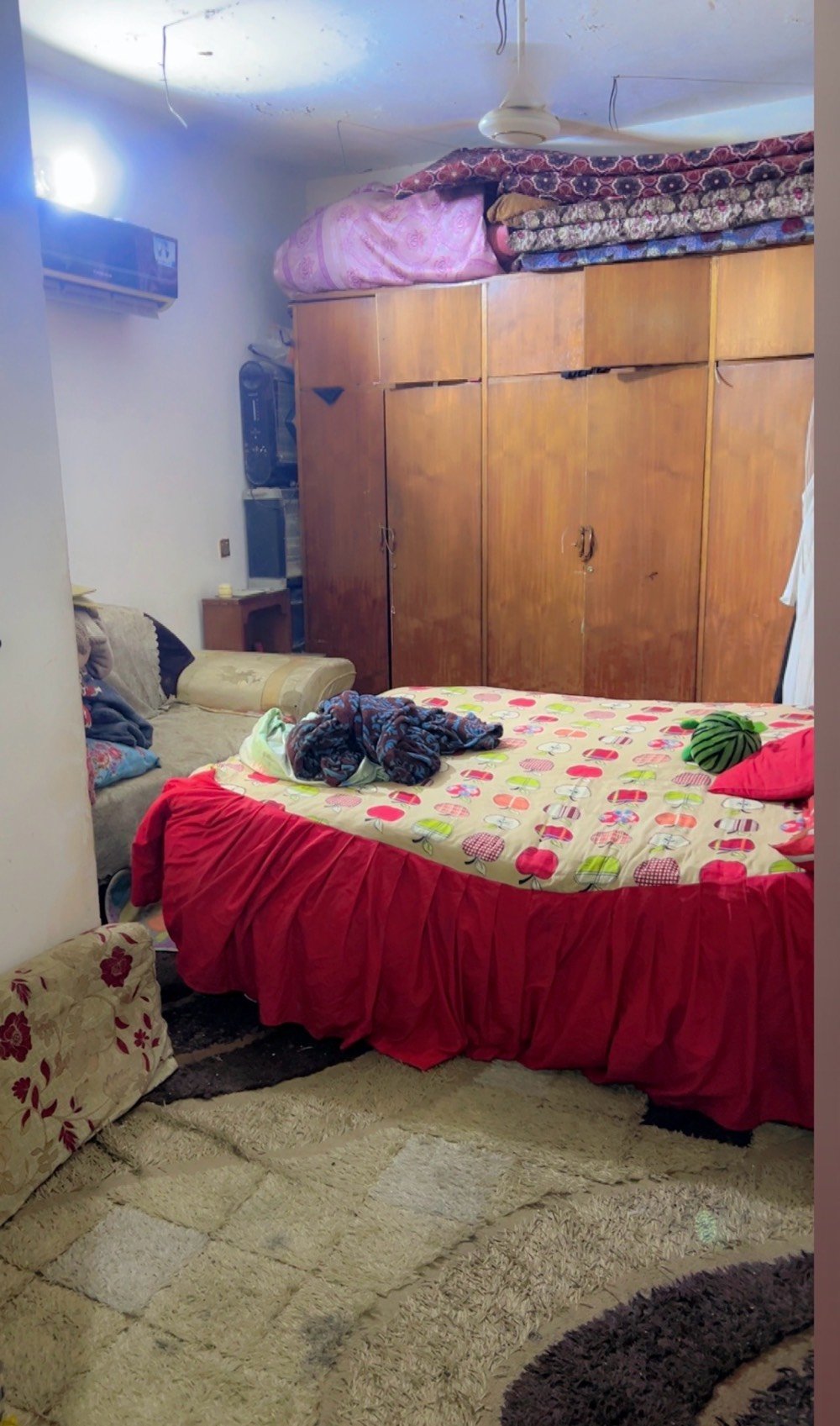 50 متر تجاري شارع سايدين الخطيب الزراعي قرب ماركت الخطيب 3 غرف نوم وصاله وتشجير ***********