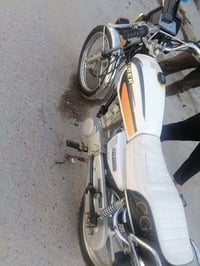 دراجه ايراني 4 كير  موديل 20 اوراق موجوده  مكينه ممفتوحه بلاديه الدراج...