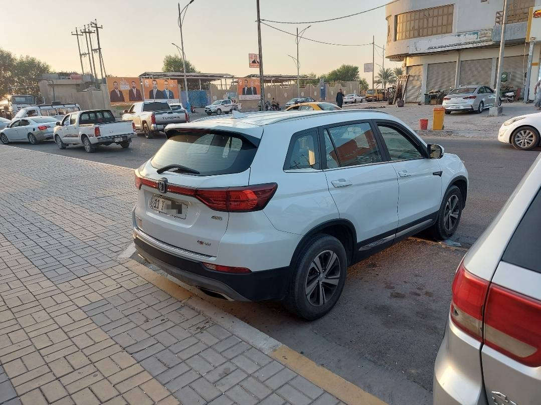 للبيع
السيارة: شانجان  CS75
الموديل: 2019
اللون: أبيض
رقم بغداد الإنكليزي 
السعر  115 ورقة 

الاستفسار على الرقم 
***********

المواصفات الداخلية:
بصمة تشغيل 
تبريد 2 قطعة  تبريدها ثلج ❄️

شاشة أندرويد كبيرة لمس
شاشة تفاعلية 

بلوتوث

مثبت سرعة
تحكم ستيرن 
اتو هولد 
سايد بريك دكمة 
ثلاجة مشروبات 
مرايا كهربائية
جام كهرباء 
عدد 8 قطعة إيرباك (وسائد هوائية)
5 مكبرات صوت

نظام إنذار

نظام ملاحه (GPS)

المواصفات الخارجية:
أضواء LED
أضواء زينون
حساسات ضغط الإطارات
حساسات اصطفاف
كاميرا خلفية
كاميرا جانبية 
جناح خلفي
ويل كب عدد 4 
اشاير بالمري 
مري شفط 
اريل قرش (نفكيشن) 

المواصفات الميكانيكية:

محرك 1,800 CC  تيربو
فور ويل درايف  (دفع رباعي )
4 سلندر

كير أوتوماتيك 

ماشية 122 الف قابل للزيادة 
سنوية صالحة لغاية 2029
