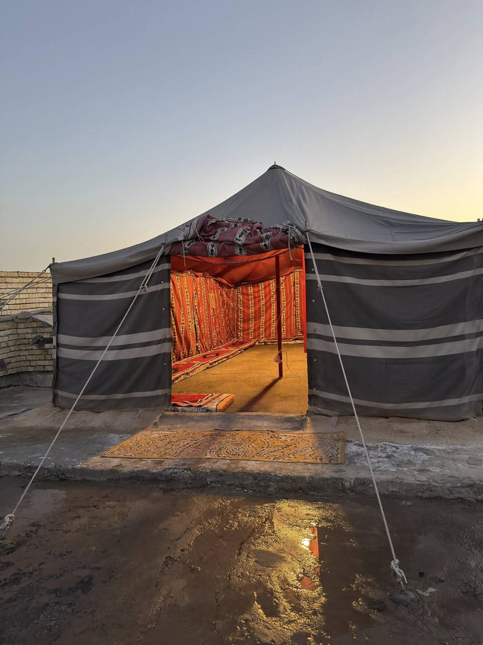 ⛺️ خيمة ملكي للبيع — بحالة جيدة
🔹 القياس: 8 × 5 متر  
🔹 القماش: 3 طبقات عزل  
🔹 الاستخدام: موسم واحد فقط 
📍 الموقع: بغداد / البياع  
🚚 التوصيل: متوفر إلى جميع المحافظات  

💰 السعر: 850 ألف  
(وبيه مجال للشراي وتدلل)
📞 للتواصل:  
***********
