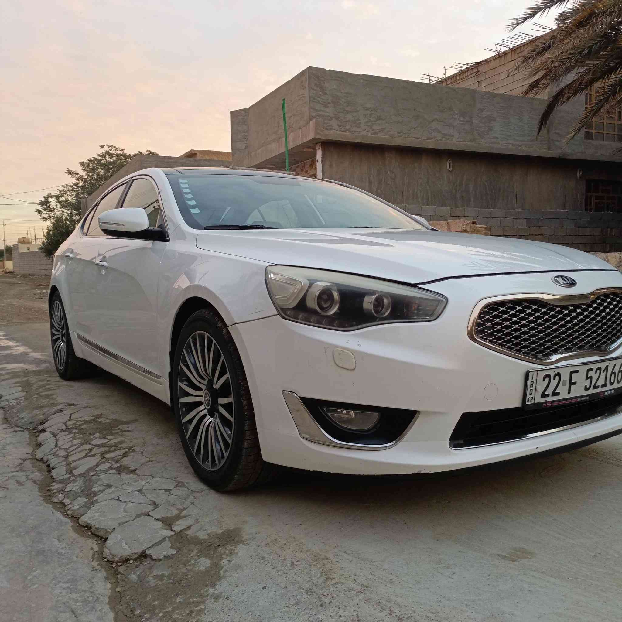 سلام عليكم
كيا كادنزة 15 خليجي فول الاخير بسمي 
سعرها 145 بيها مجال قليل 
***********
