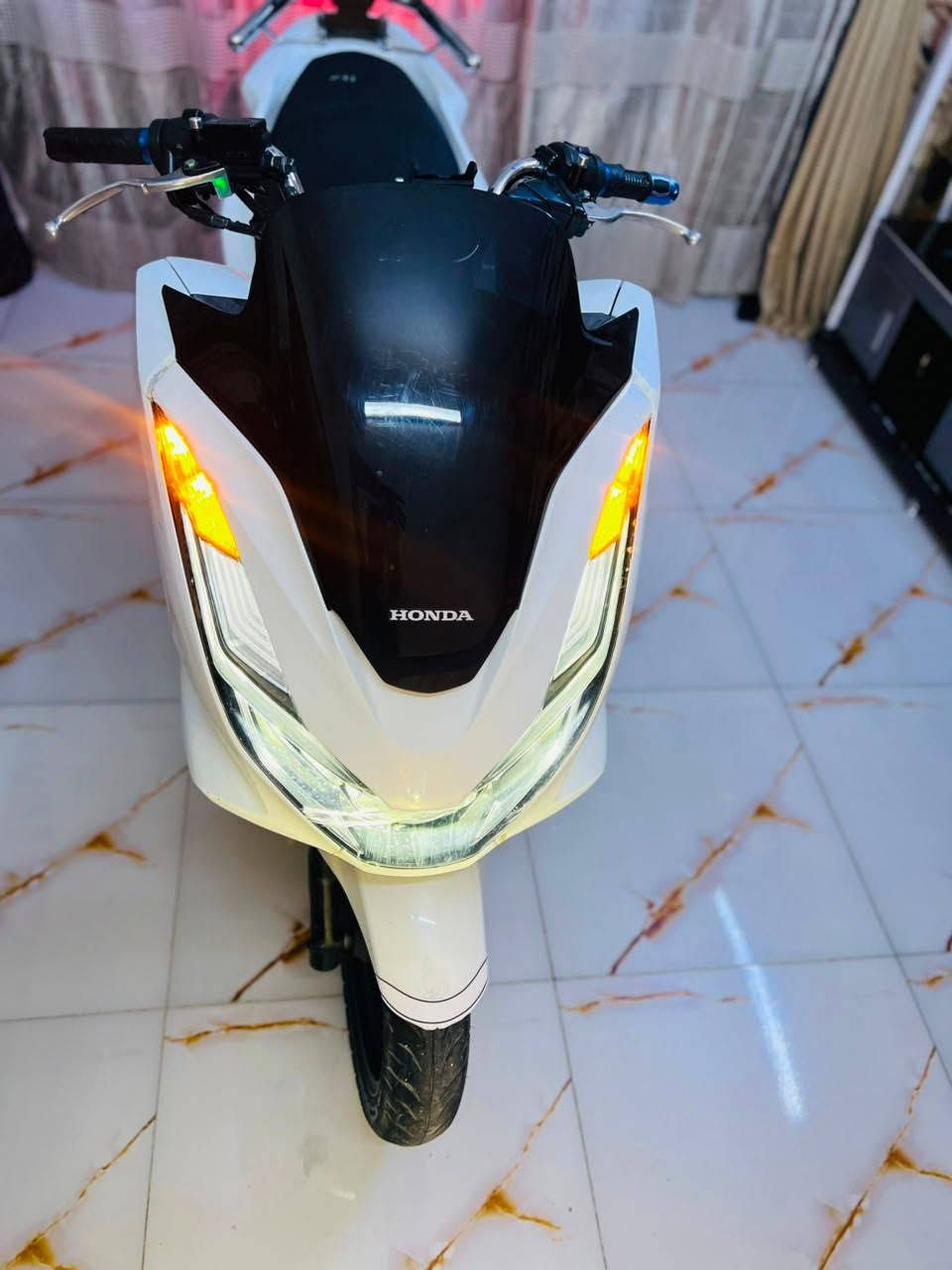 السلام عليكم دراجه pcx  جيل الرابع وكاله وكاله مال رمبه حساس ستان حساس زدحام تتفه بل يدات لد امامي خلفي  مكينه كارتونه مكفوله كفاله عامه دراجه تتعب تكول جديد مال جناي  ماشيه 23 الف حقيقي شلعه معدل فول اوراقه كالمه مال معرض   السعر مليونين و100 العنوان بغداد الكاظميه المقدسه الهاتف *********** اتصل وبيك خير ودلل
