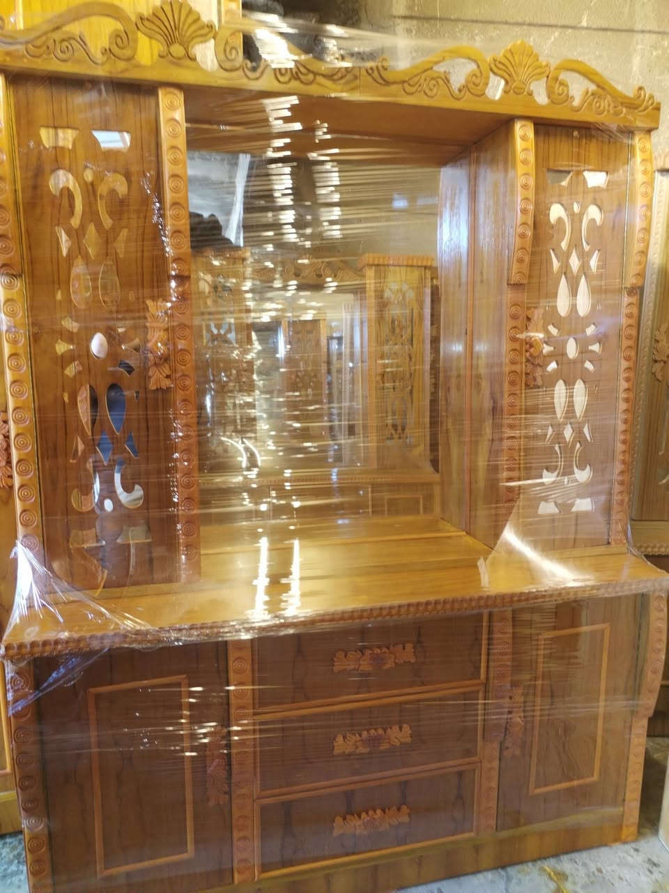 غرفه 5 ابواب. ابراج ملحق جديدها صاج 5مليم شرط يدات زان دنكه زان نقش زارن السعر ثابت 850 الف قفل 🔒 بدون معامله..رجا المايشتري لا يخابر اقساط ما عندي *********** اسيا *********** عرض خاص فتره محدوده عنوان موصل باب جديد داخل ساحة نادي الفتوه الرياضي مقابل افران السيد
