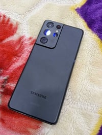سامسونج اس 21 الترا للبيع جهاز نضيف ومابي اي خلل فقط خط بالشاشة مثل ما...