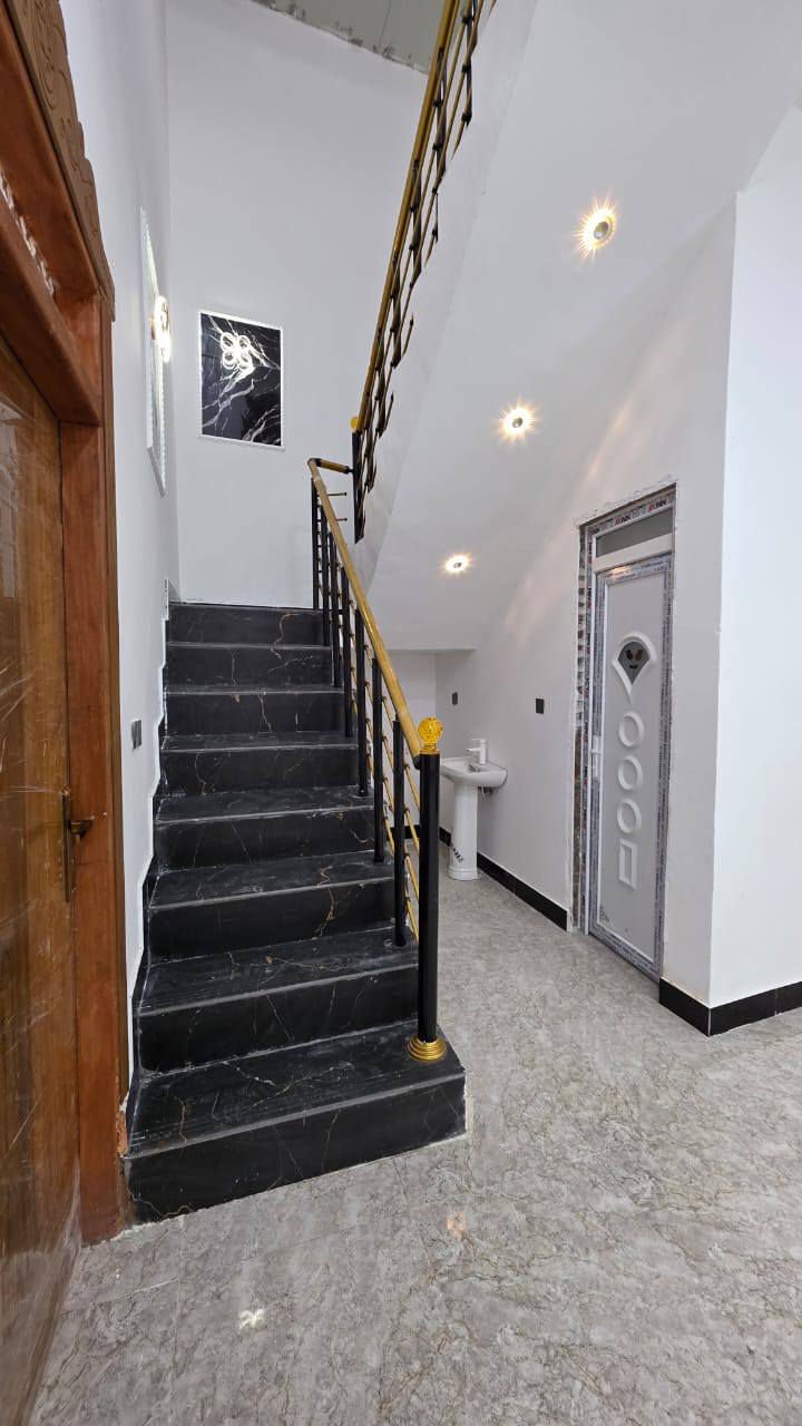 #اسعد_الله_أوقاتكم_بكل_خير ***********
دارين  سكن للبيع ⛪️ بسعر بلاش 
بيوت حلوه مرتبه 

#مساحت كل بيت 160متر  بناء حديث بعده بل جيس

#يحتوي البيت على غرفتين نوم 
و ديوان 
و صاله 
و مطبخ 
و صحيات داخلي و خارجي و كراج سياره 
بيت كلش مرتب 

كافه الخدمات متوفره 

#جنس_العقار :: طابو صرف زراعي بأسم عراقي سند ٢٥ 

البيوت علا شارع تبليط 10 متر 🛣️

#العنوان البصره حمدان طريق سيد حامد قرب مدينة الاندلس السكنيه

سعر كل بيت 85 مليون  و بي مجال 
#للاستفسار الاتصال على الهاتف 📞📳
📳((***********
