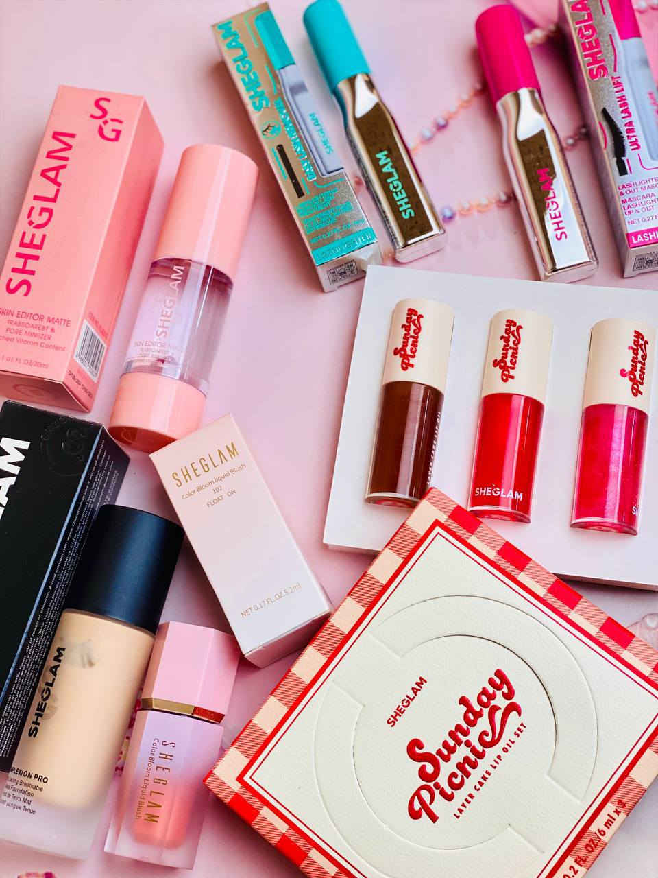 ✨ بوكس الدلع والجمال من SHEGLAM.. القطع اللي تموت وصلت! ✨
يا كيمر وعسل.. جبنالكم اليوم عرض ما يتفوت، سيت كامل من ماركة SHEGLAM الأصلية، يخلي مكياجج "فلتر" طبيعي ونزاكة تخبل! 😍💖
📦 شنو محتويات البكج؟
1. كريم أساس (Complexion Pro): تغطية مثالية وخفيفة على البشرة، يخلي الوجه قطعة وحدة. 🧴
2. برايمر (Skin Editor): السحر اللي يثبت المكياج ويصفي المسام ويخلي البشرة مخملية. ✨
3. بلاشر شيغلام الشهير (Color Bloom): اللون اللي يجنن والدمج السهل، ينطيج خدود وردية طبيعية. 🌸
4. ماسكارا (Ultra Lash Lift): تطويل وتكثيف خيالي للرموش، تغنيج عن الرموش الاصطناعية. 👁️‍🗨️
5. سيت قلوسات (Sunday Picnic): لمعة وترطيب يجنن، يخلي الشفايف ممتلئة وحلوة. 💄✨
6. مزيل ماسكارا: حتى تنظفين عيونج بسهولة وبدون ما تتعب رموشج. 🧼

للحجز والستفسار خاص


**إذا كنت صاحب هذا الإعلان وتريد حذفه لأي سبب، رجاءا أرسل رسالة إلى الدعم الفني**