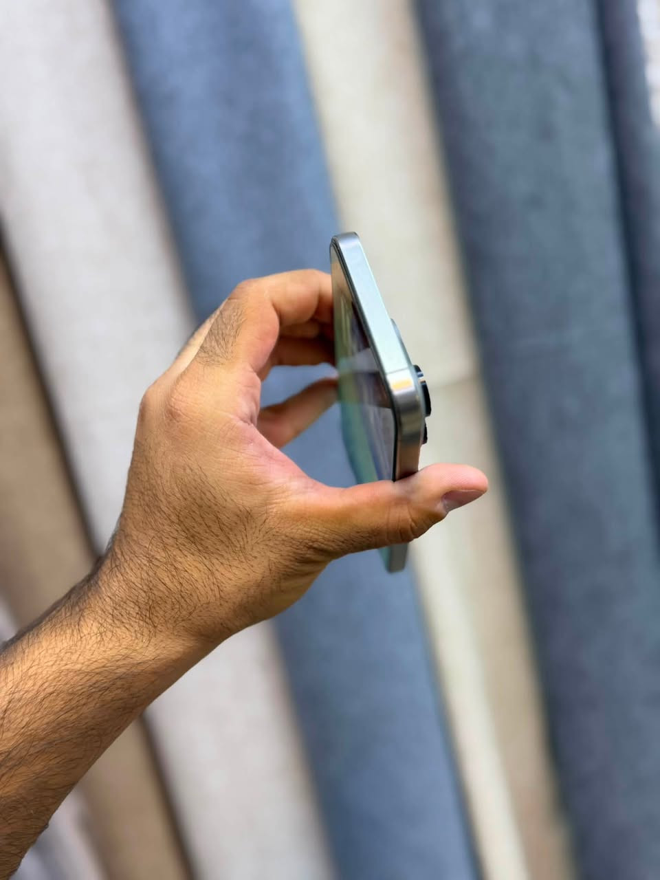 سلام عليكم
ايفون 15بروماكس نسبه البطارية 96% جهاز شرق اوسطAAA
مع الكارتون جهاز اي خدش مابي نضيف جداً 
عنوان بغداد البياع شارع 20 ￼
***********
