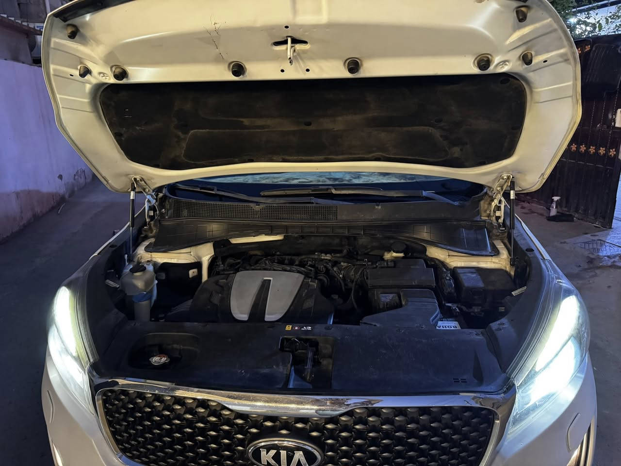 سورنتو 2016 فول خليجيه مواصفات الكويتيه كفاله عامه فقط الدعاميه أمبدله وشويه بلجاملغ عكس السايق من جوه على گد 4 اصابع غير شي مكفوله ستة سلندر سبعه راكب السياره مناقصها اي شي سعرها 225$ وبيها مجال 
*********** واتساب 
📍بغداد-حي الجهاد
