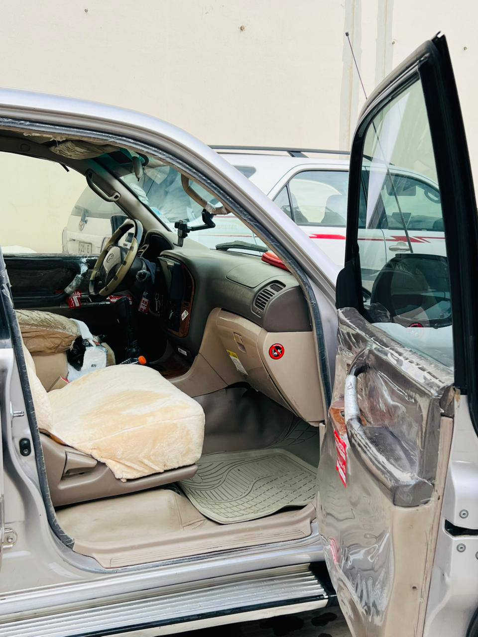 تۆیۆتا لاندکرۆزر 1999مۆنیكا 
سێ ڕوبع ڕەنگی سلڤەر
  بۆیاخی ۳ پارچەو نیو بۆیاخ
 لەسەر ساقی بێ دەعم بێ
 لێدران مەكینەی تازە 
تەشفیدە یەك دینار
 مەسرەفی نییە

سعر لە کۆمێنت داوابکە ڕاستەخۆ بۆت دیت 📩 

 سیستەمی غازی بۆ دانراوە ڕەقەمی تازەیە بەس سەنەوی بەسەر چووە بە ناوی خۆمانەوەیە

ژمارەی خاوەنی 
*********** 
***********
